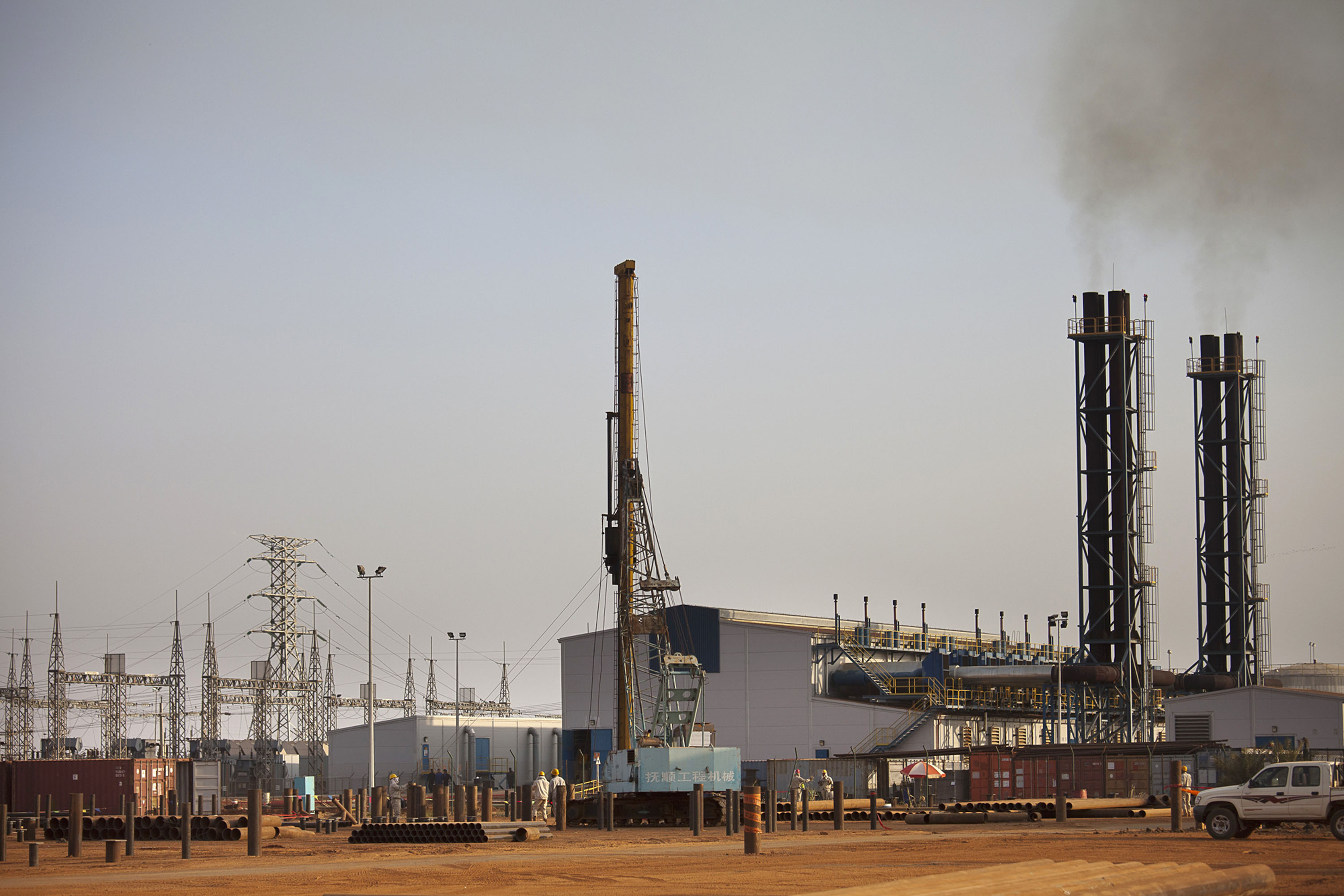 Производители нефти в африке. Судан завод. Южный Судан нефть. Промышленность Южного Судана. Нефтедобыча в Судане.